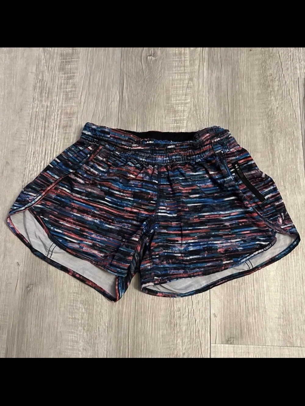 Lululemon Tracker Shorts Size 6 Hinshu Alpine (4”)